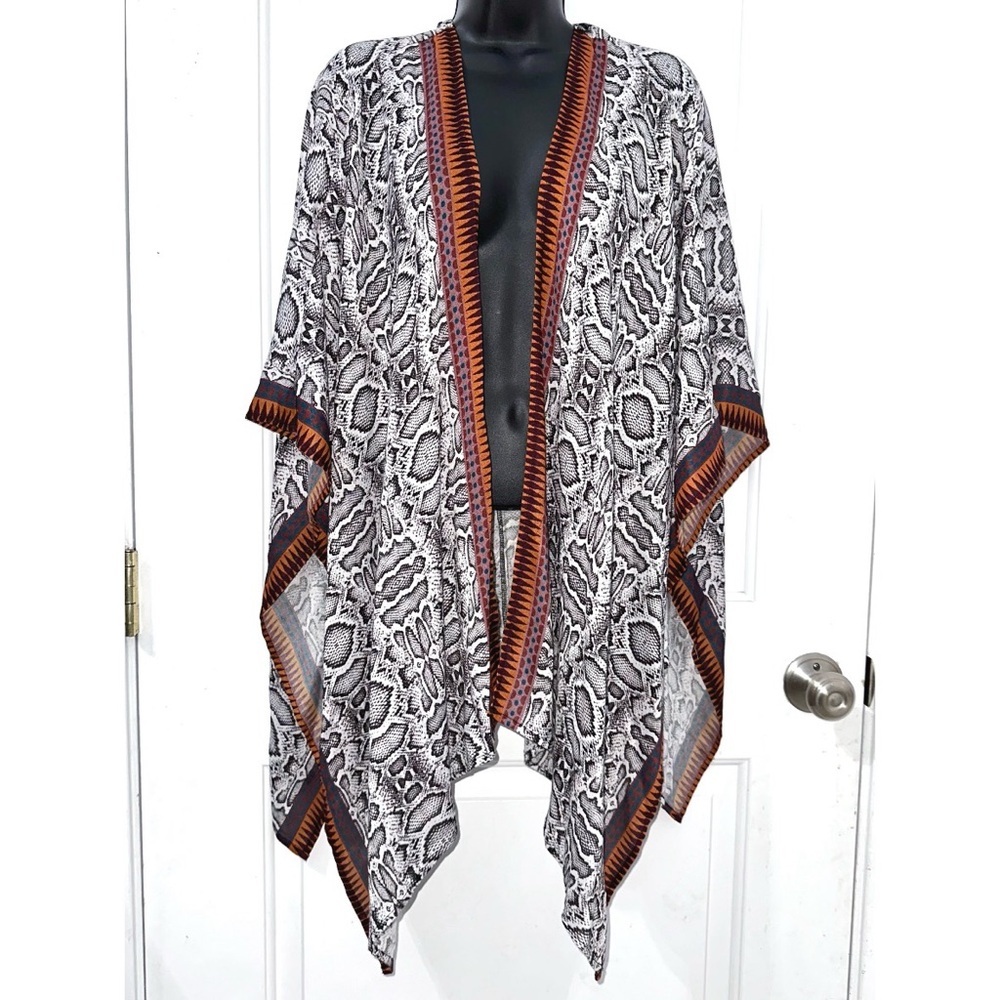 SHYANNE WOMEN'S SNAKE PRINT SHAWL - Picture 6 of 11